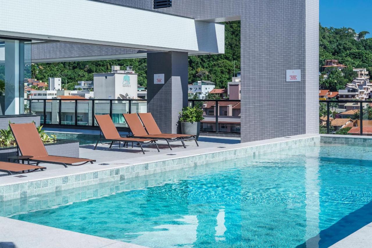 Adra 106 - Apartamento No Centro De Bombinhas - Rooftop Com Piscina E Academia - A Poucos Metros Da Praia - Kültér fotó