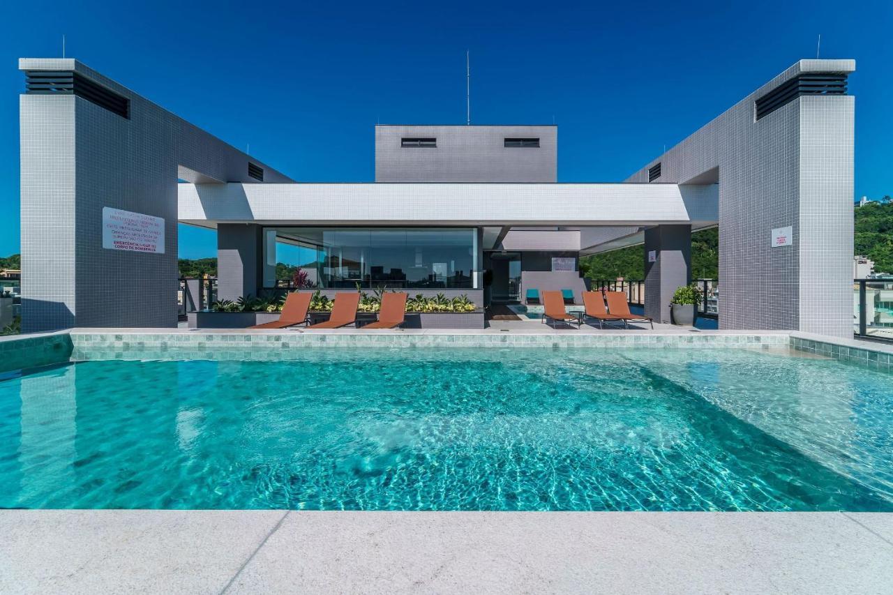 Adra 106 - Apartamento No Centro De Bombinhas - Rooftop Com Piscina E Academia - A Poucos Metros Da Praia - Kültér fotó