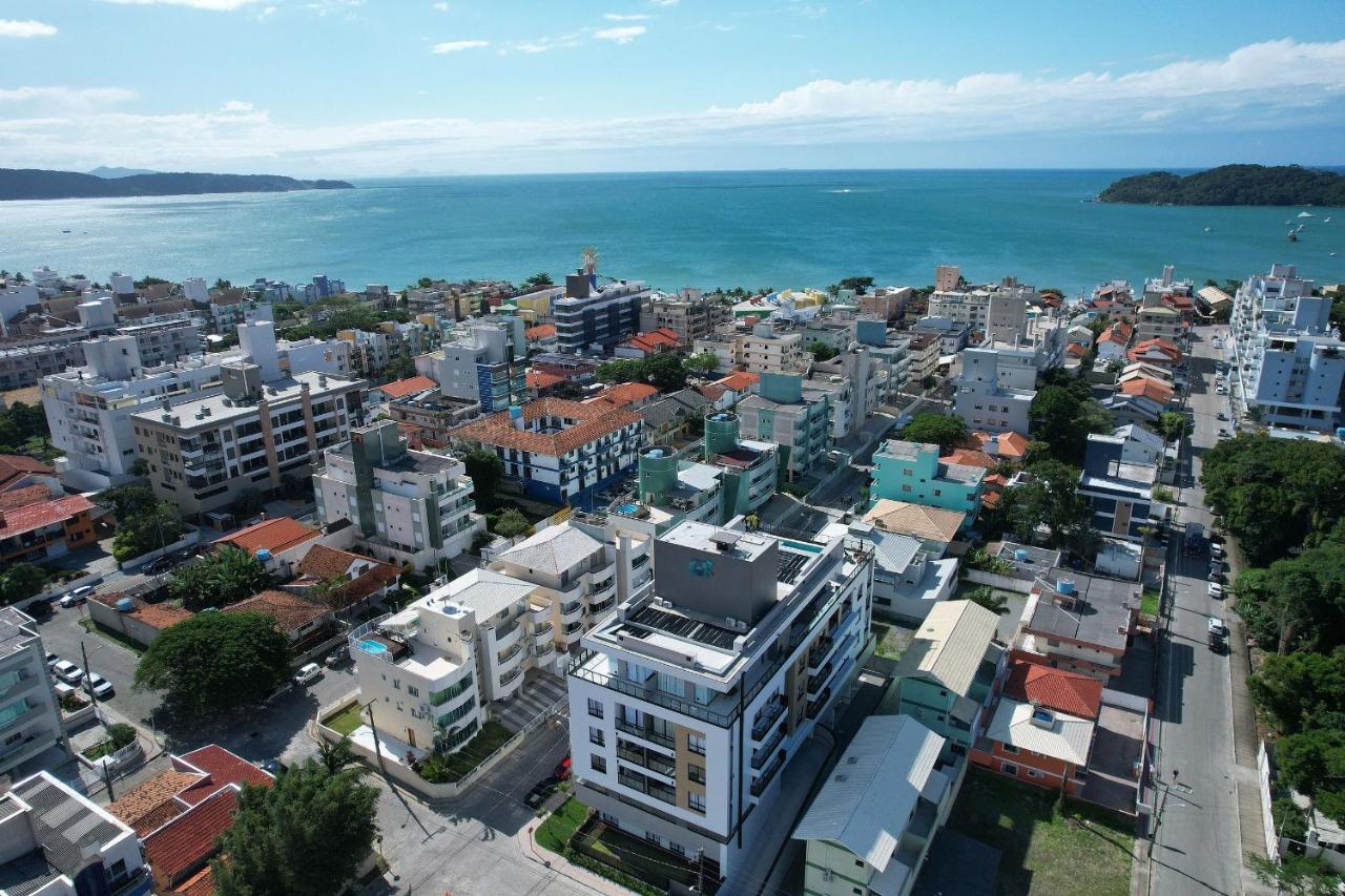 Adra 106 - Apartamento No Centro De Bombinhas - Rooftop Com Piscina E Academia - A Poucos Metros Da Praia - Kültér fotó